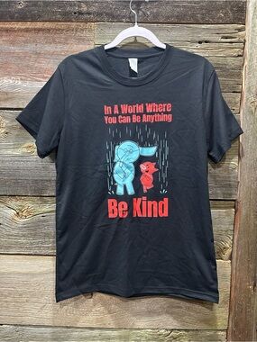 NWOT Mo Willems “Be Kind” Graphic Tee - Adult M
